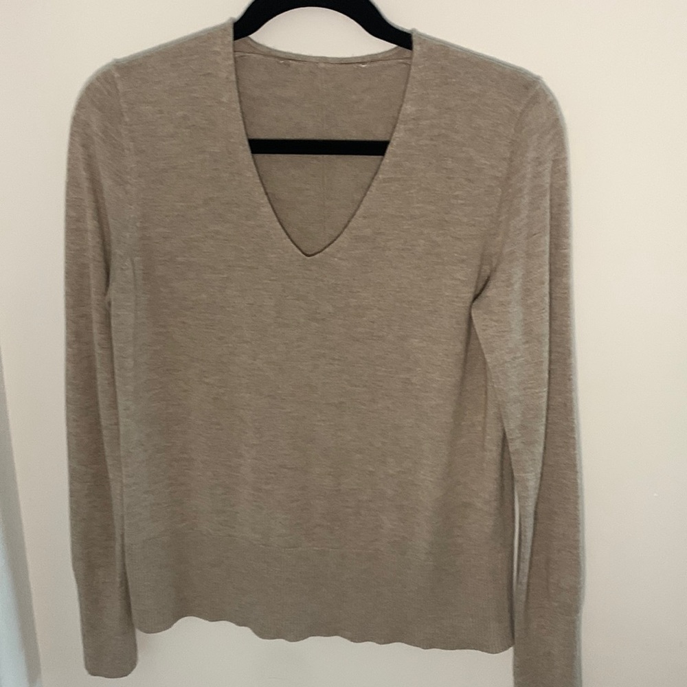 V neck sweater